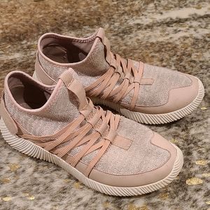 Light pink tennis by qupid